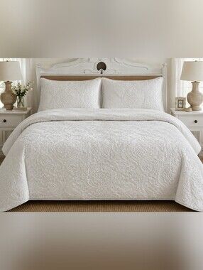 J. Queen New York White Quilted Medallion Comforter And 2 Shams King Size Set.